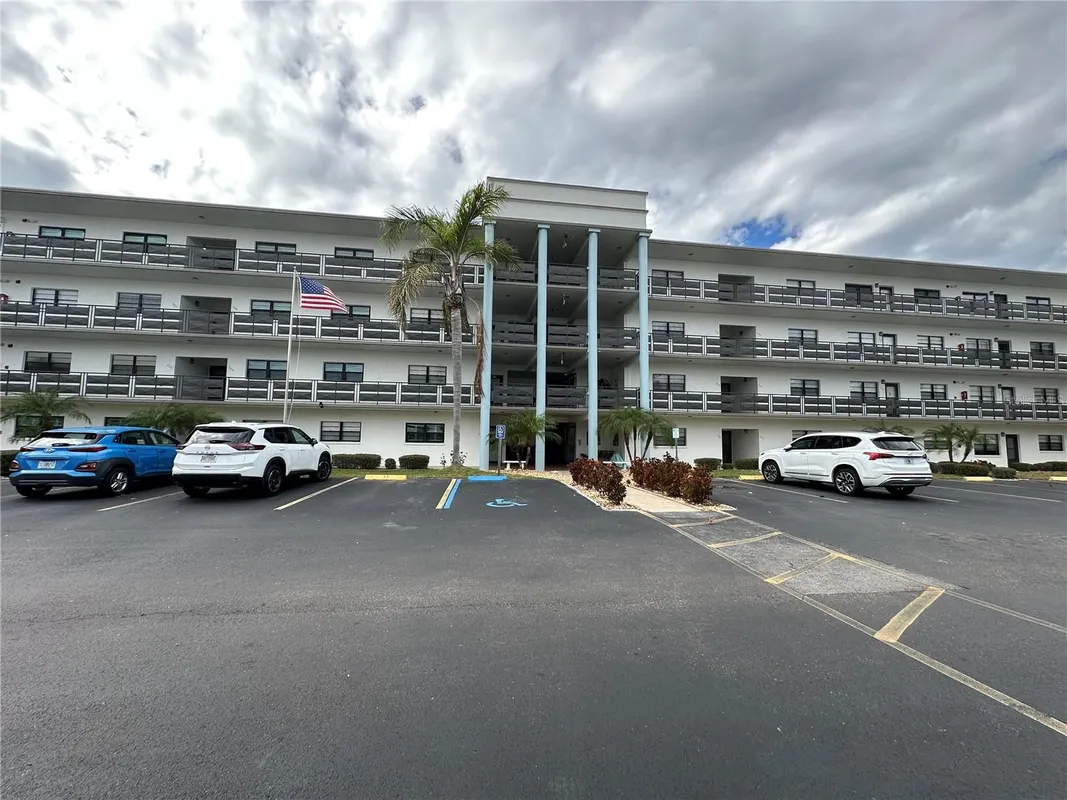 Property Slideshow image 1 of 11 | 5980 80th st n unit 108, St Petersburg, FL, 33709