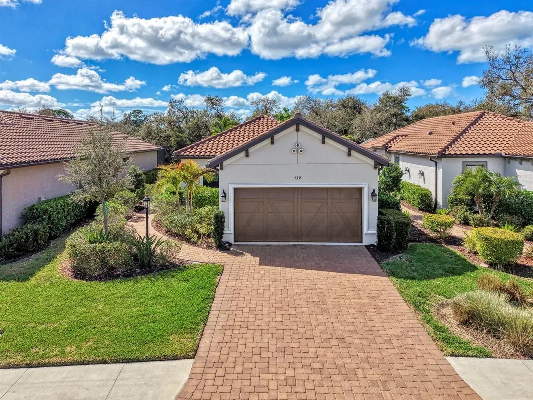 Property Slideshow image 1 of 100 | 5335 cicerone st, Sarasota, FL, 34238