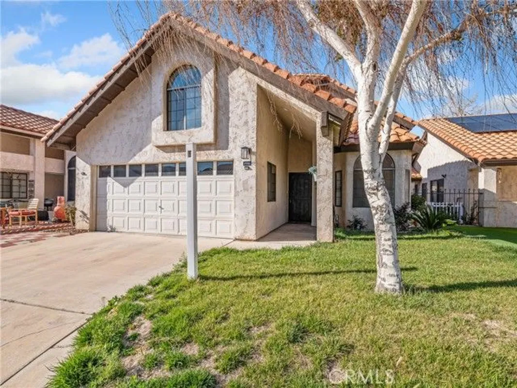 Property Slideshow image 1 of 37 | 19246 pine way, Apple Valley, CA, 92308
