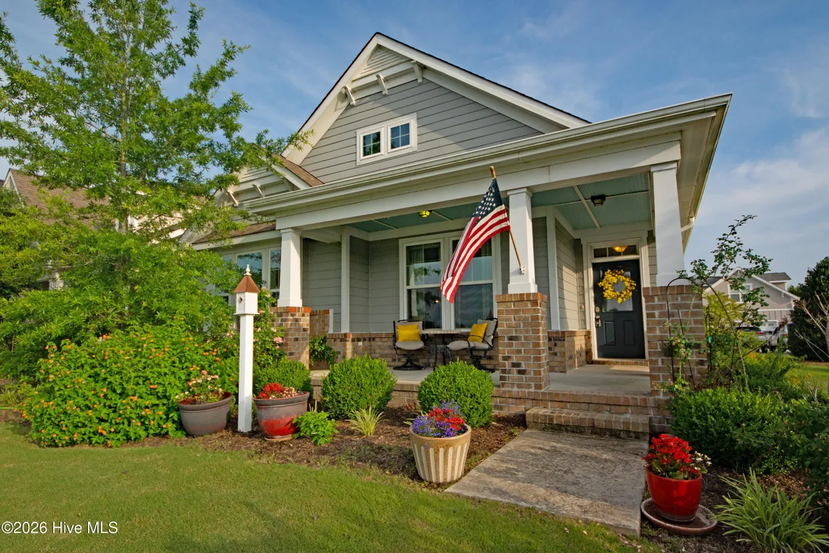 Property Slideshow image 1 of 62 | 4711 waves pt, Wilmington, NC, 28412