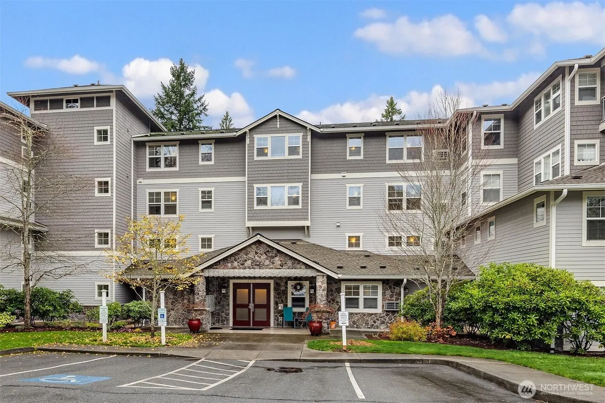 Property Slideshow image 1 of 40 | 4535 providence point pl 103, Issaquah, WA, 98029