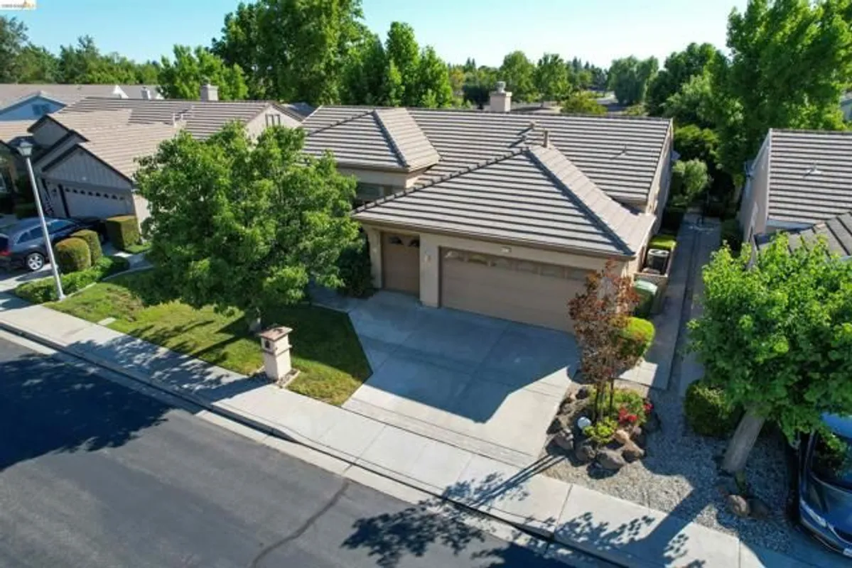 Property Slideshow image 1 of 27 | 1941 jubilee dr, Brentwood (Cc), CA, 94513