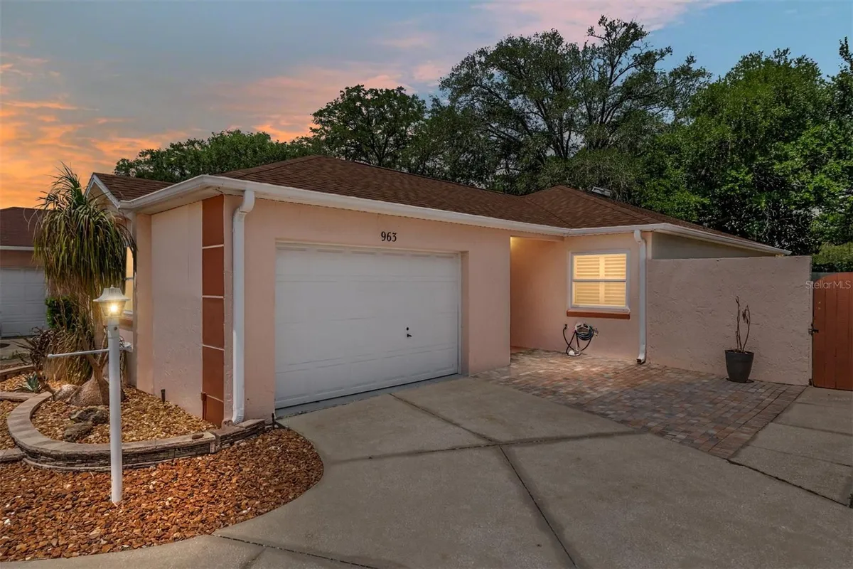 Property Slideshow image 1 of 45 | 963 avalon ave, The Villages, FL, 32159