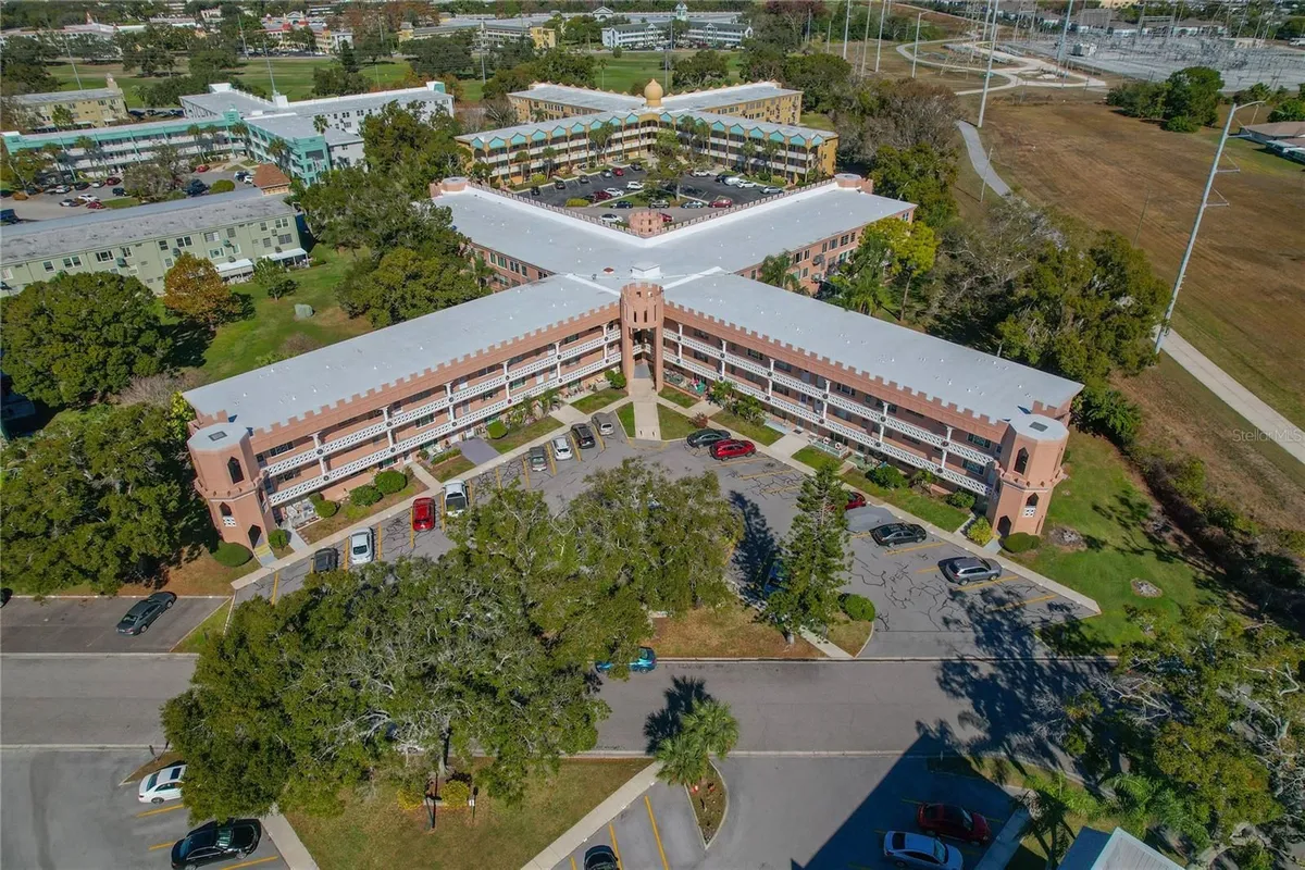 Property Slideshow image 1 of 40 | 2458 columbia dr 64, Clearwater, FL, 33763