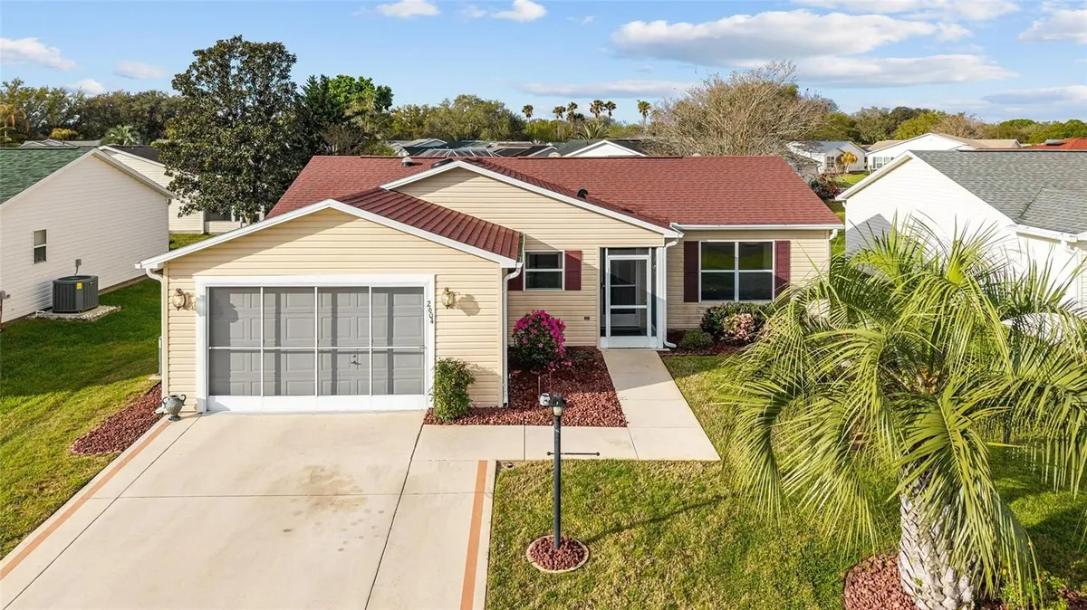 Property Slideshow image 1 of 32 | 2604 privada dr, The Villages, FL, 32162