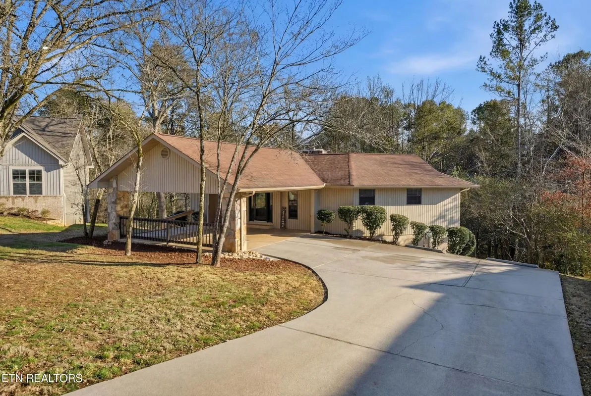 Property Slideshow image 1 of 42 | 308 cheeyo ln, Loudon, TN, 37774