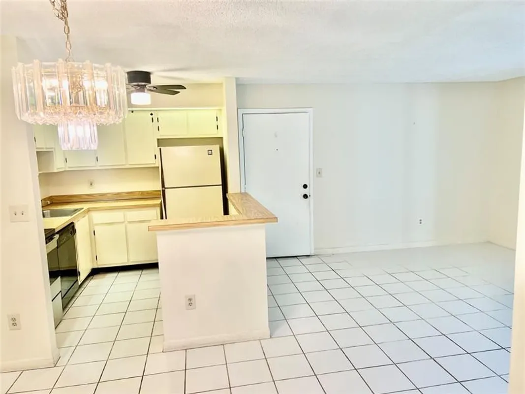 Property Slideshow image 1 of 6 | 9384 s belfort cir 101, Tamarac, FL, 33321