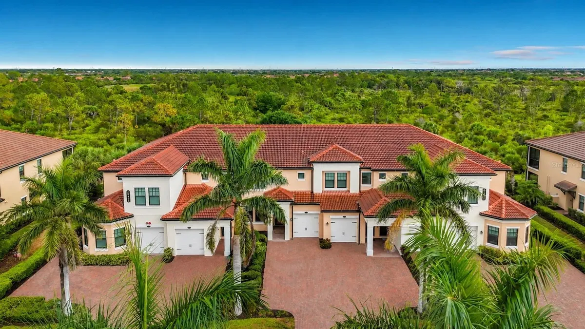 Property Slideshow image 1 of 56 | 10051 crooked creek dr 102, Venice, FL, 34293