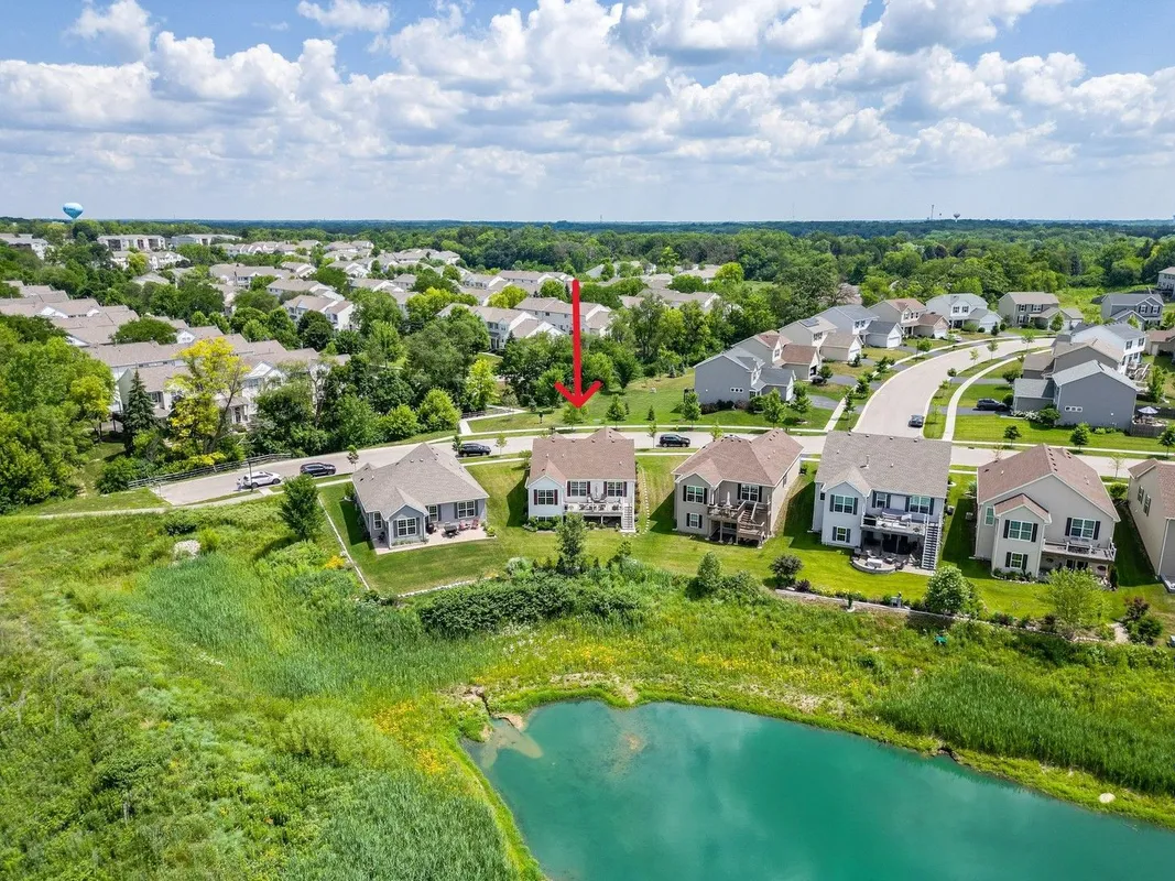 Property Slideshow image 1 of 36 | 2032 wentworth dr, Volo, IL, 60020