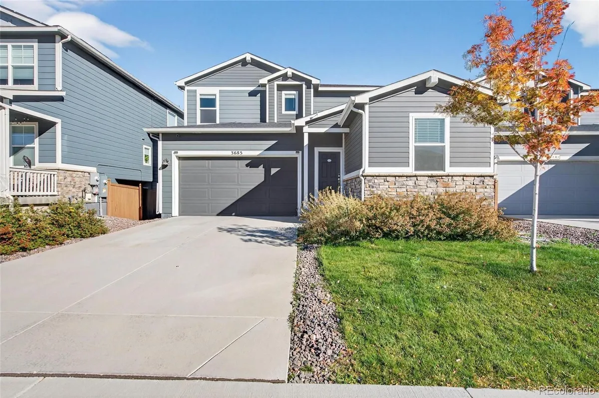 Property Slideshow image 1 of 27 | 3685 sandy vista ln, Castle Rock, CO, 80104