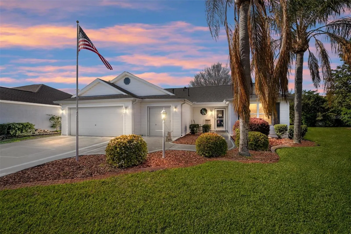 Property Slideshow image 1 of 35 | 871 castleberry cir, The Villages, FL, 32162
