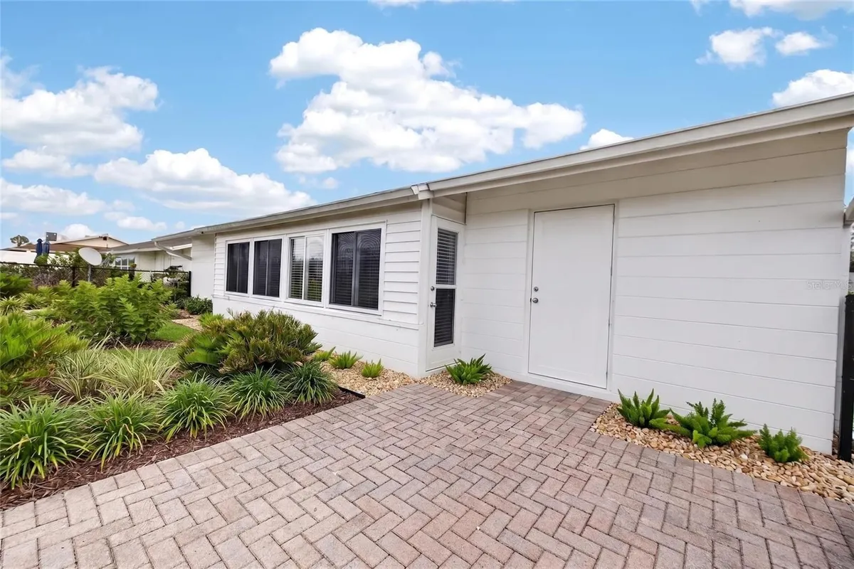 Property Slideshow image 1 of 39 | 827 oakmont ave, Sun City Center, FL, 33573