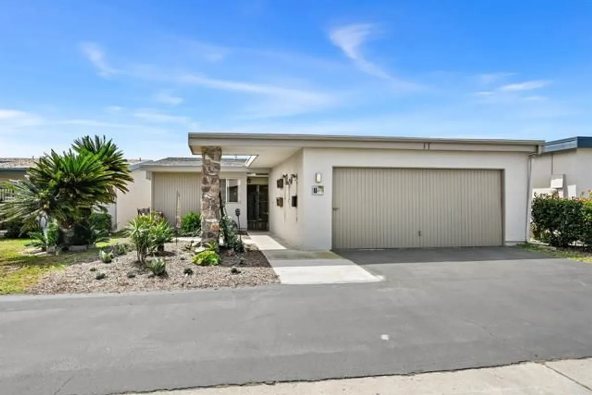 Property Slideshow image 1 of 32 | 3808 vista campana 11, Oceanside, CA, 92057