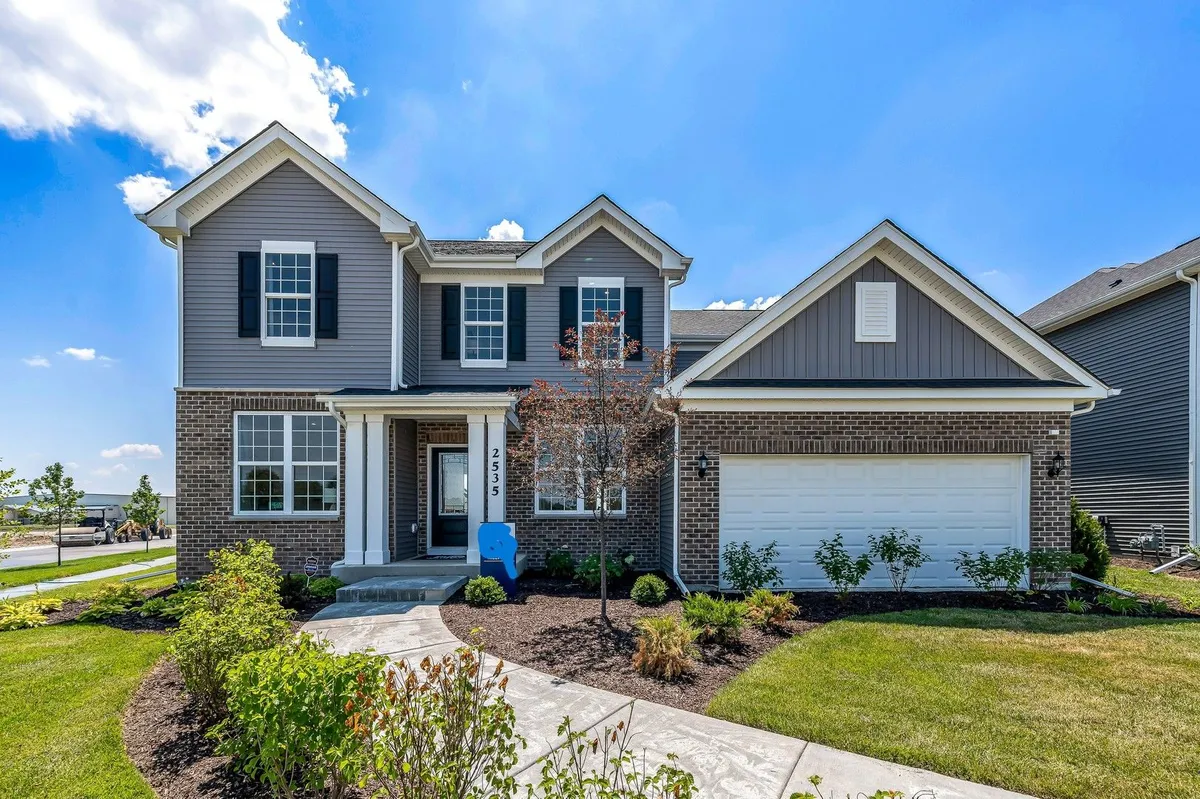Property Slideshow image 1 of 15 | 3237 peyton cir, Aurora, IL, 60503