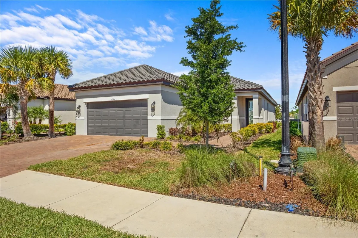 Property Slideshow image 1 of 28 | 4724 crestpoint way, Palmetto, FL, 34221