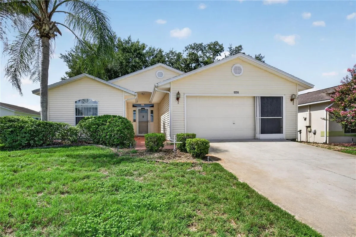 Property Slideshow image 1 of 50 | 642 timbercrest dr, Leesburg, FL, 34748