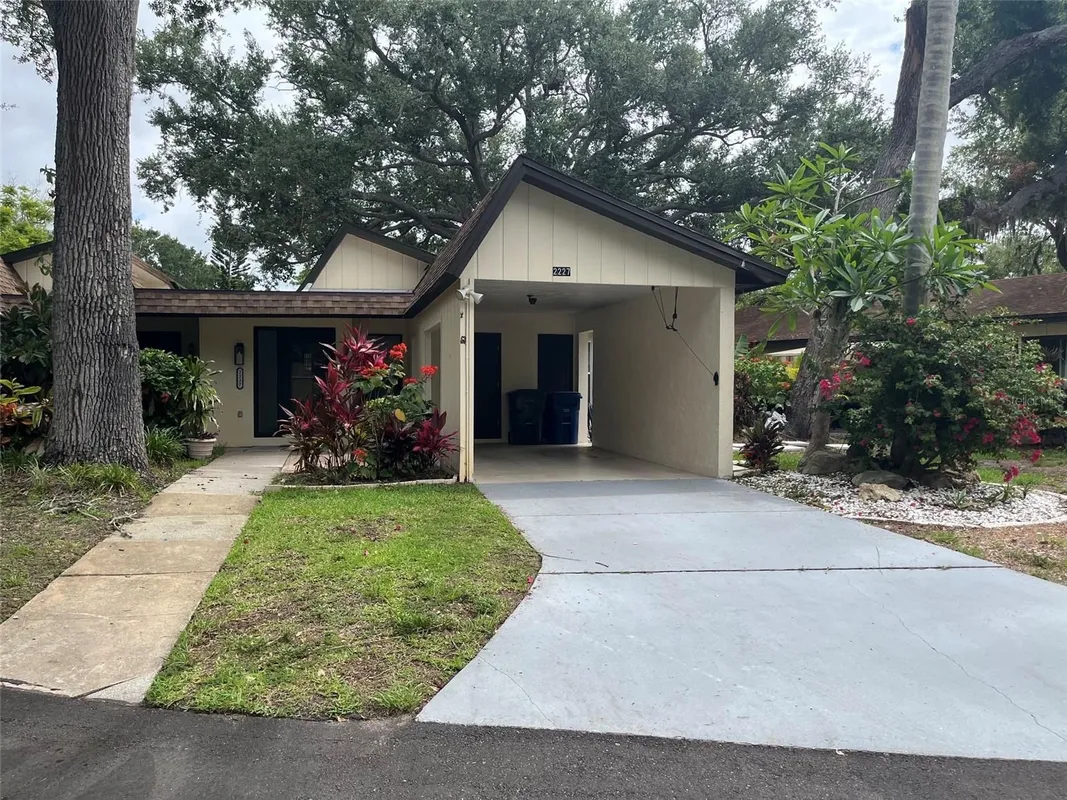 Property Slideshow image 1 of 5 | 2227 circlewood dr 52, Sarasota, FL, 34231