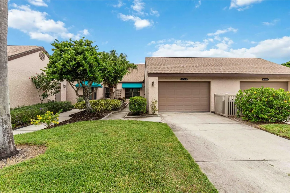 Property Slideshow image 1 of 60 | 6085 clubside dr, Sarasota, FL, 34243