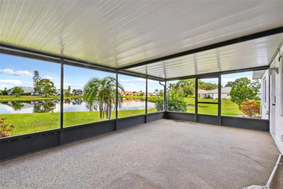 Property Slideshow image 1 of 28 | 912 e del webb blvd, Sun City Center, FL, 33573