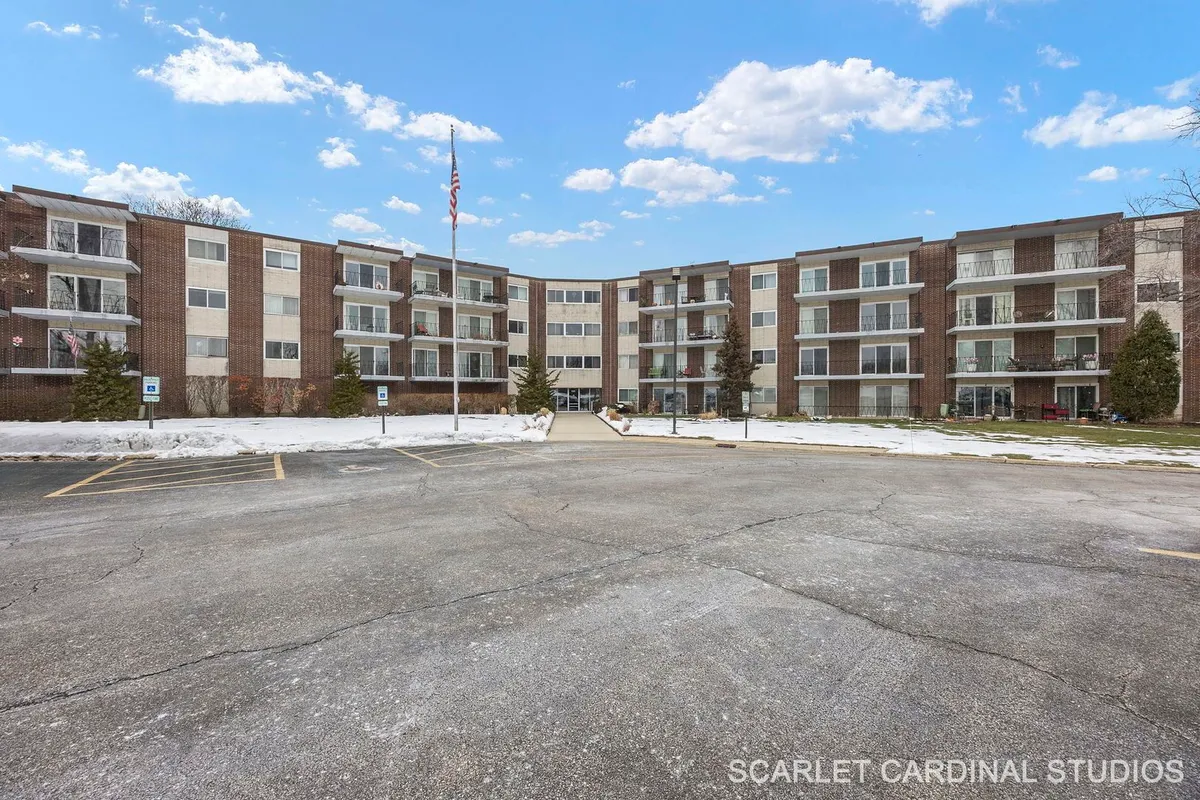 Property Slideshow image 1 of 14 | 5540 walnut ave 7b, Downers Grove, IL, 60515