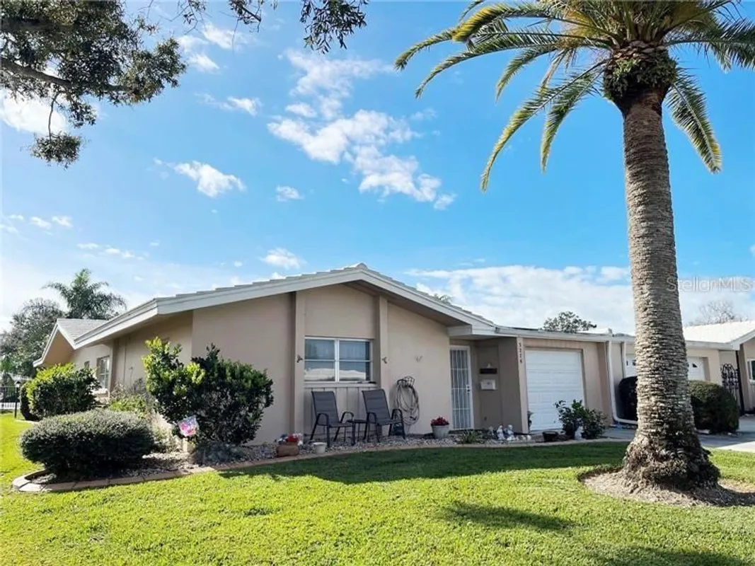 Property Slideshow image 1 of 27 | 3276 brunswick ln 705, Sarasota, FL, 34239