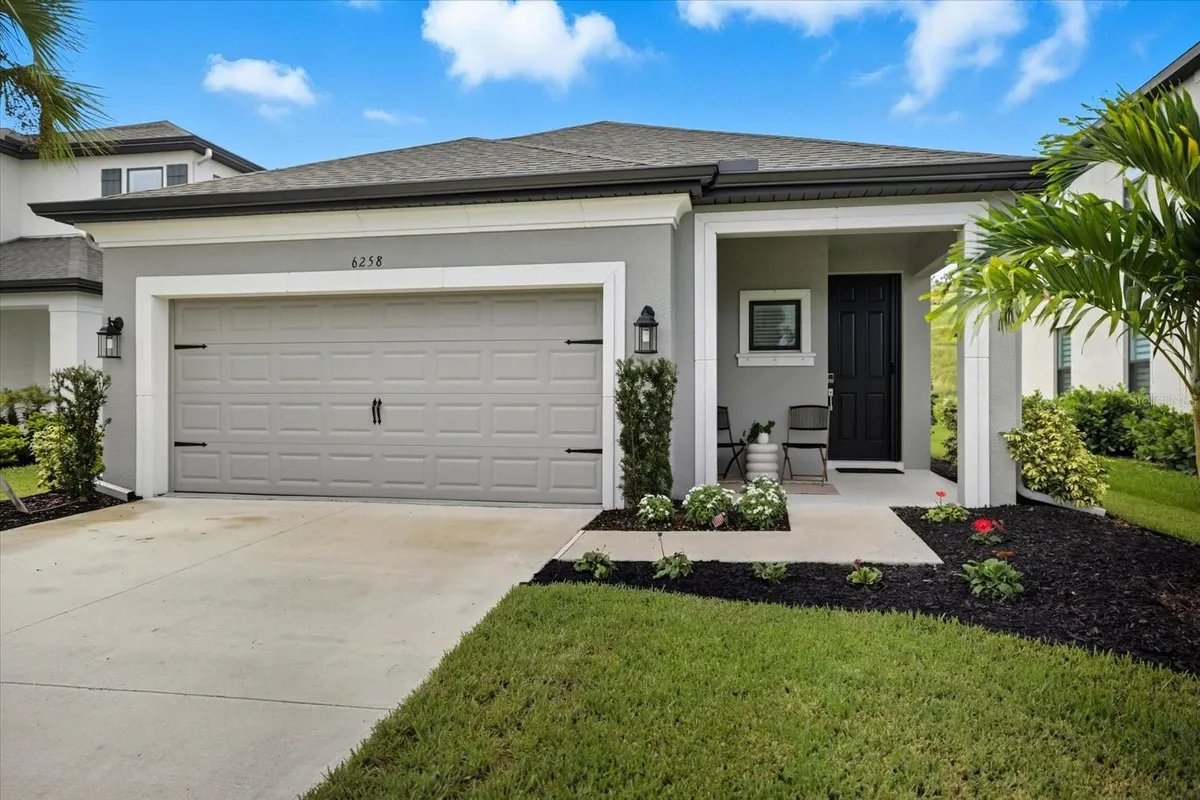 Property Slideshow image 1 of 36 | 6258 grandview hill ct, Bradenton, FL, 34203