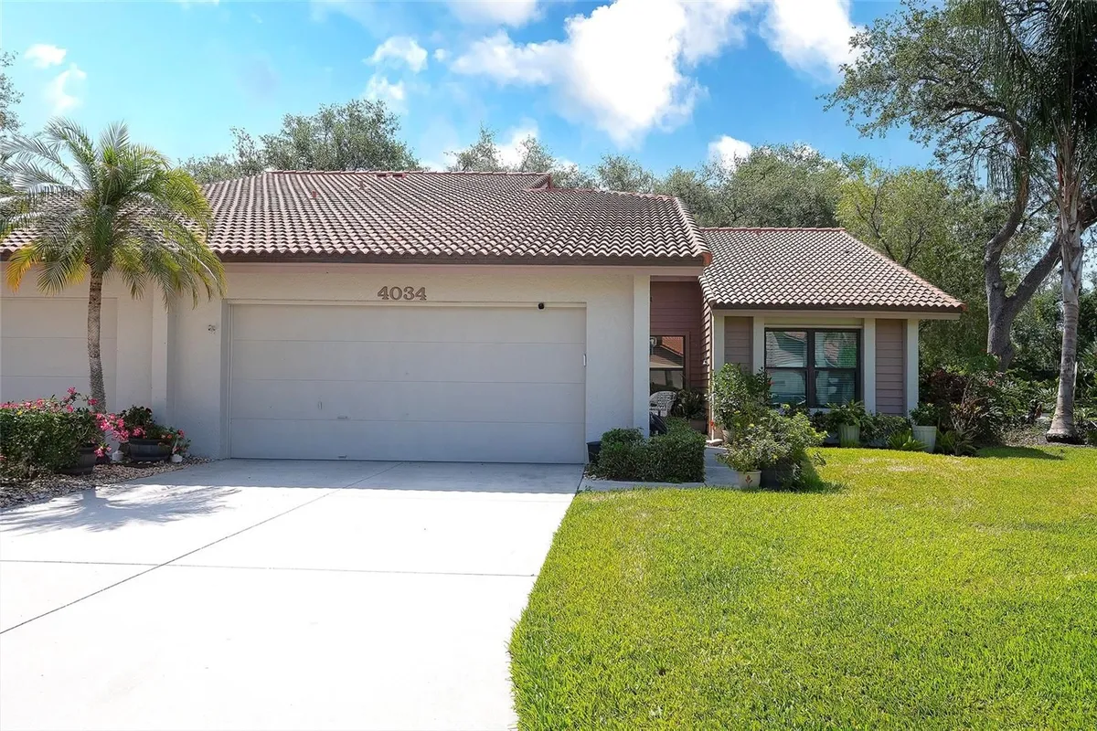 Property Slideshow image 1 of 42 | 4034 wilshire cir 154, Sarasota, FL, 34238
