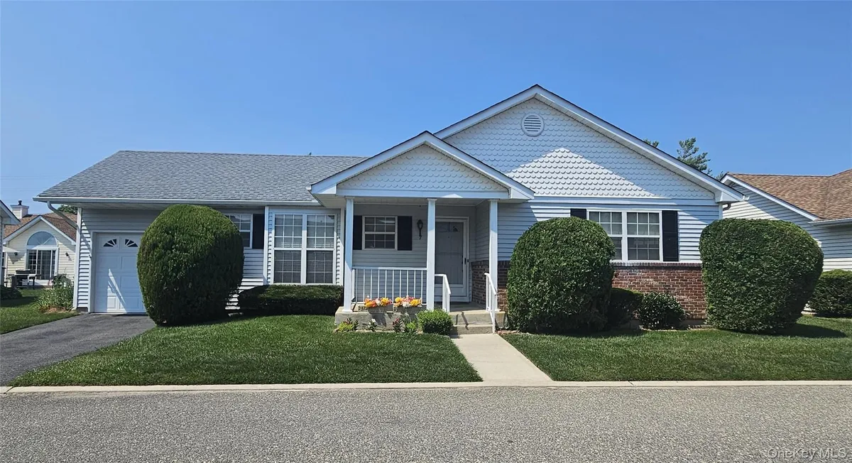 Property Slideshow image 1 of 1 | 7 daria dr, Islip, NY, 11769