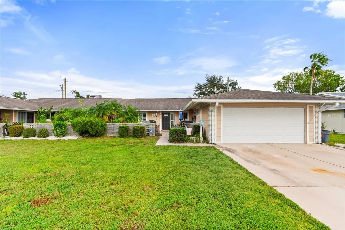 Property Slideshow image 1 of 27 | 1503 n pebble beach blvd, Sun City Center, FL, 33573