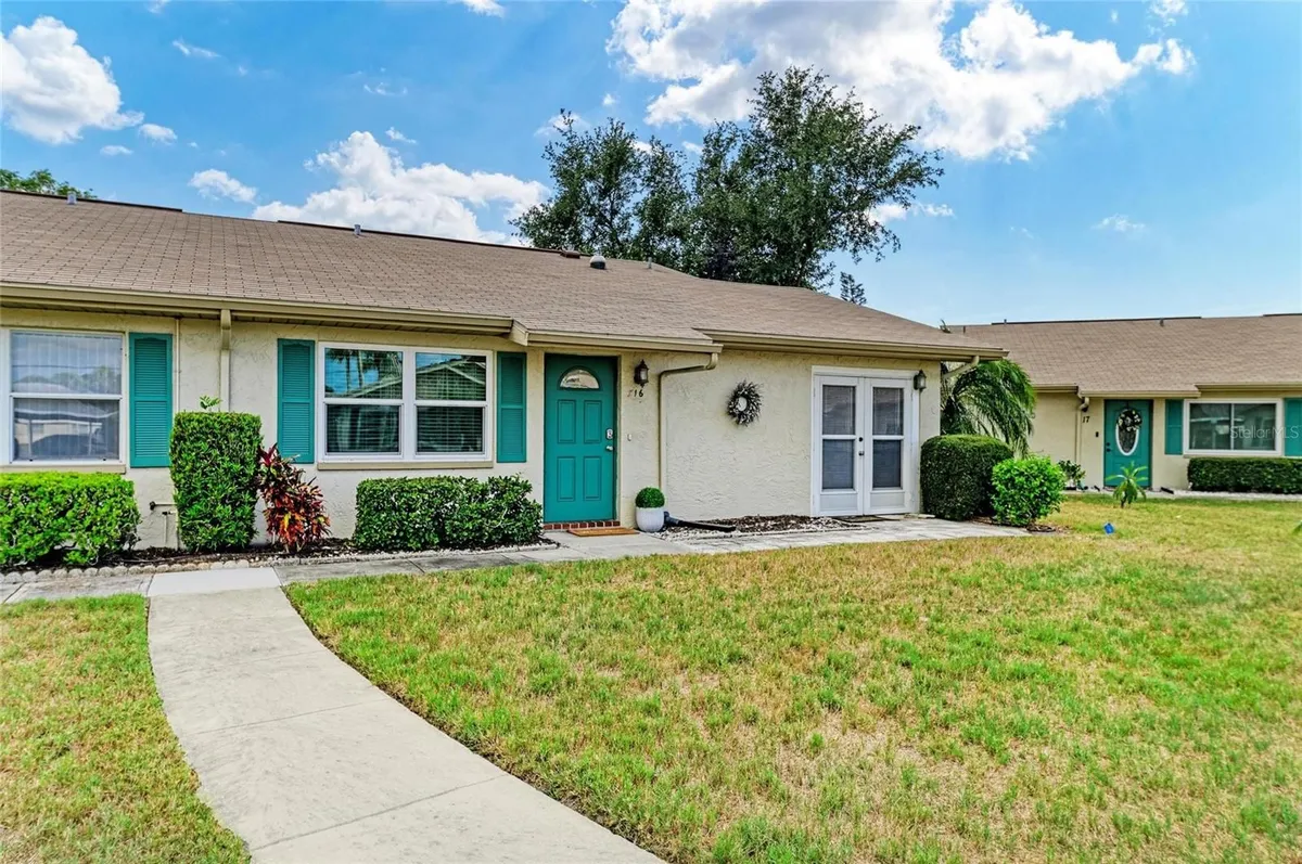 Property Slideshow image 1 of 46 | 1906 canterbury ln 16, Sun City Center, FL, 33573