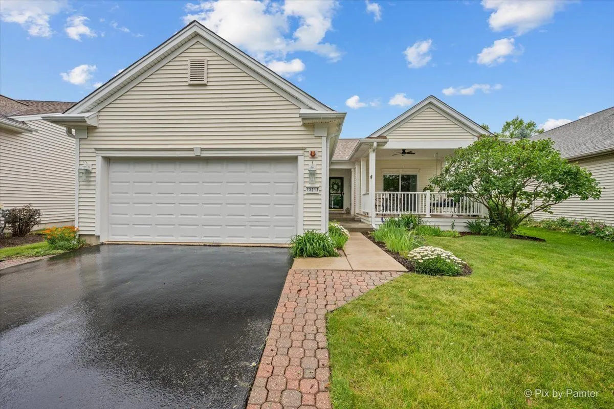 Property Slideshow image 1 of 43 | 13215 oakwood ave, Huntley, IL, 60142
