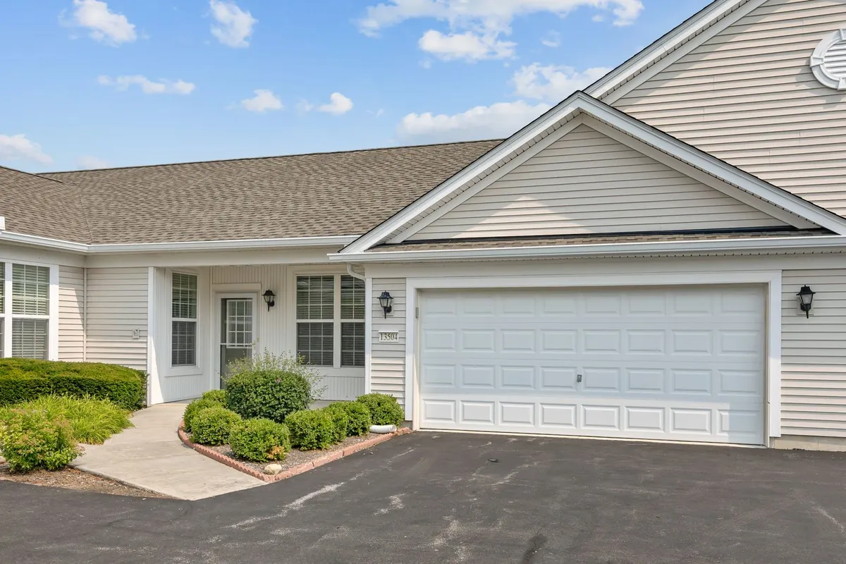 Property Slideshow image 1 of 26 | 13504 bonaire rd, Huntley, IL, 60142