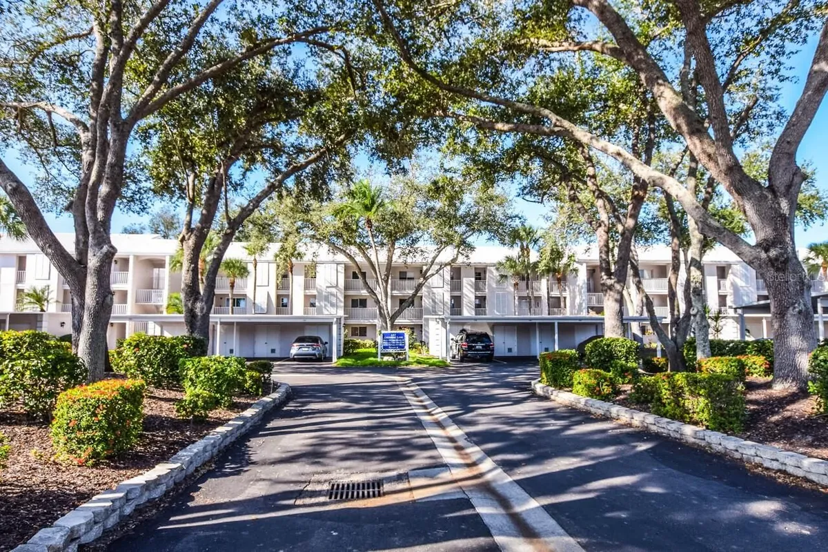Property Slideshow image 1 of 53 | 437 cerromar ln 519, Venice, FL, 34293