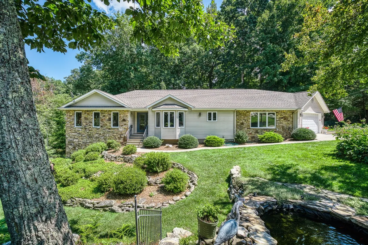 Property Slideshow image 1 of 56 | 16 belvedere ln, Crossville, TN, 38558