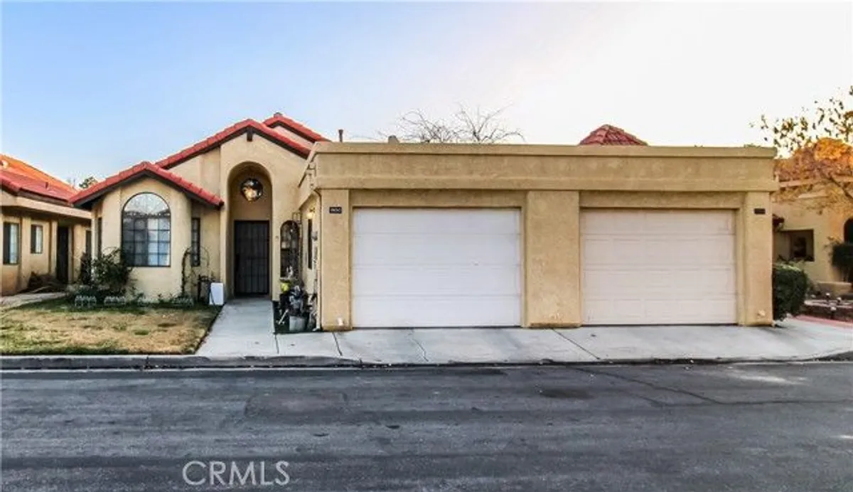 Property Slideshow image 1 of 18 | 19065 elm dr, Apple Valley, CA, 92308