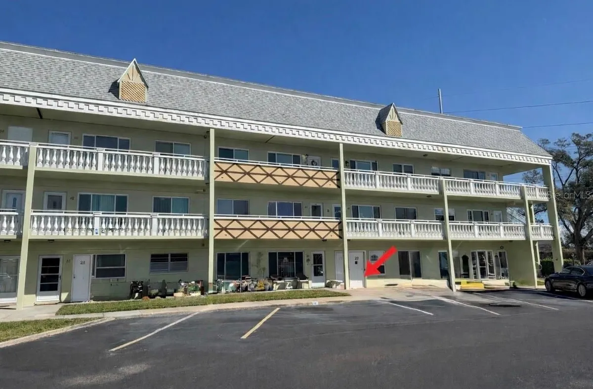 Property Slideshow image 1 of 42 | 2460 canadian way 22, Clearwater, FL, 33763