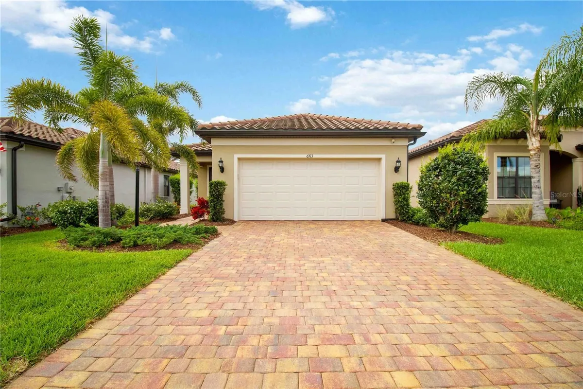 Property Slideshow image 1 of 35 | 6713 alstead cir, Lakewood Ranch, FL, 34202