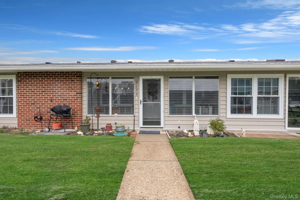Property Slideshow image 1 of 34 | 265 newcastle ct b, Brookhaven, NY, 11961