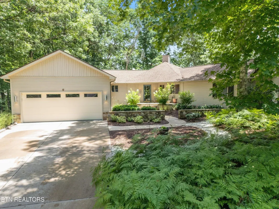 Property Slideshow image 1 of 47 | 10 berkeley sq, Crossville, TN, 38558