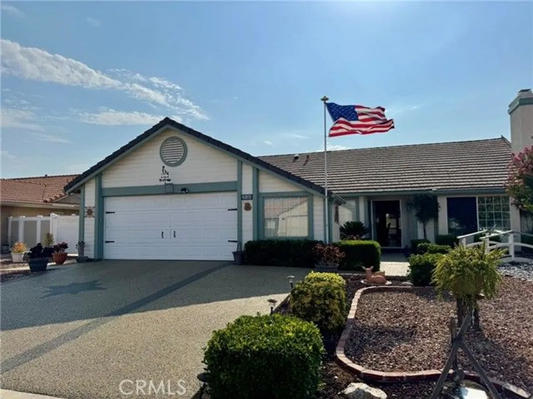 Property Slideshow image 1 of 40 | 29383 lake forest dr, Menifee, CA, 92586