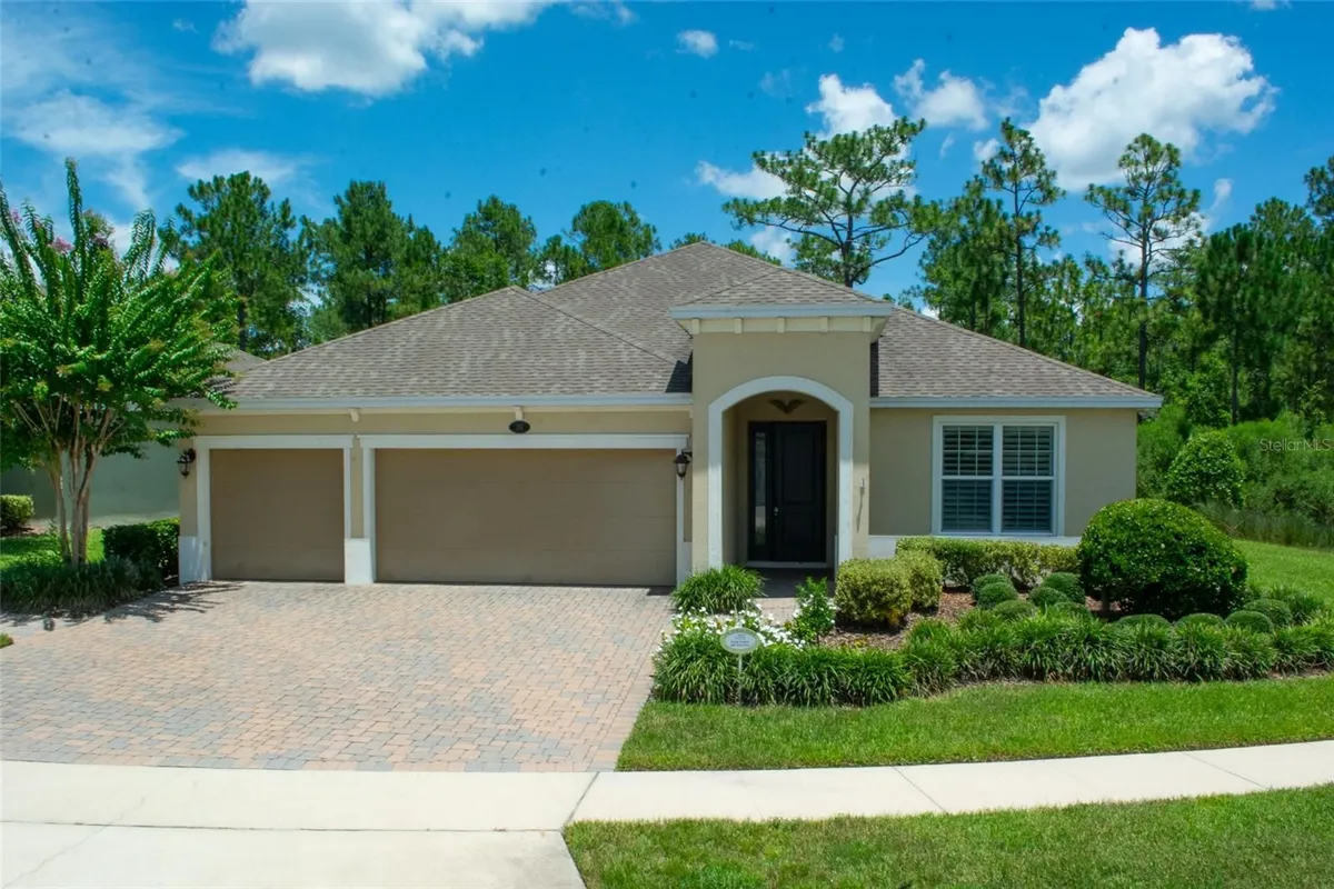 Property Slideshow image 1 of 46 | 215 avenham dr, Deland, FL, 32724