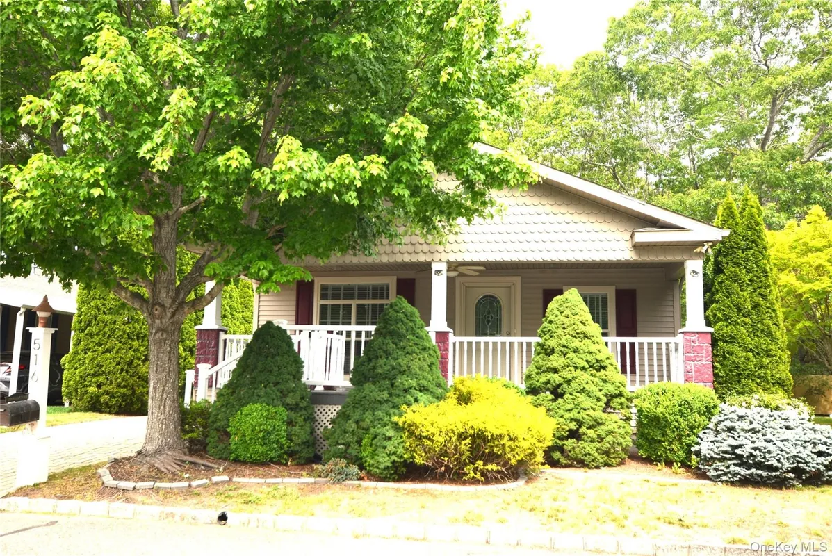 Property Slideshow image 1 of 24 | 1661 old country rd 516, Riverhead, NY, 11901