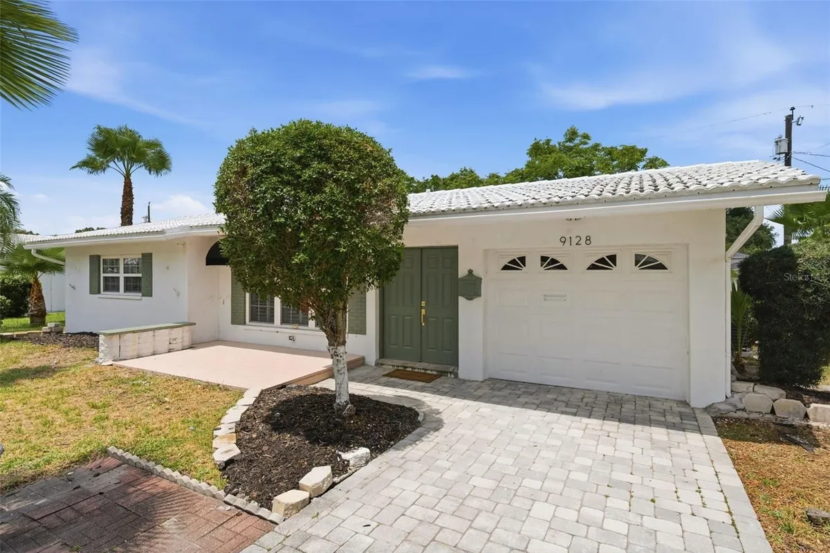 Property Slideshow image 1 of 62 | 9128 142nd st, Seminole, FL, 33776