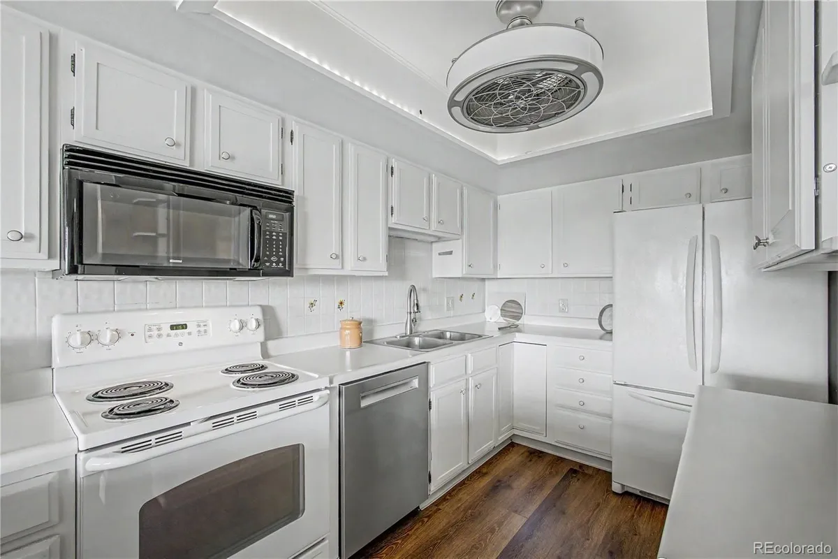 Property Slideshow image 1 of 26 | 13800 e marina dr 510, Aurora, CO, 80014
