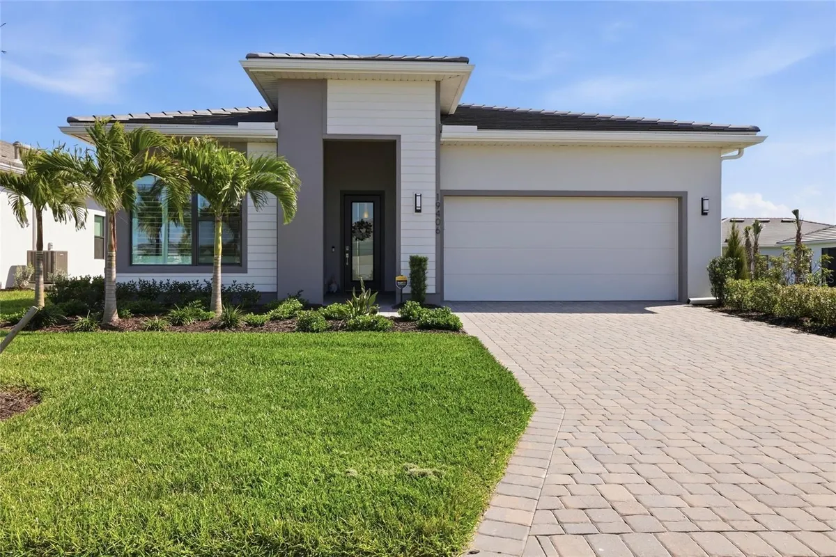 Property Slideshow image 1 of 44 | 19406 indian rock pl, Lakewood Ranch, FL, 34211