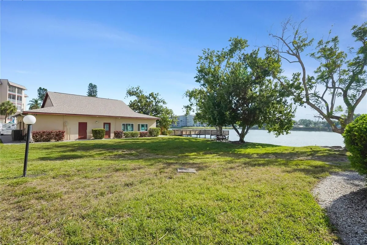 Property Slideshow image 1 of 32 | 4013 lake bayshore dr 107, Bradenton, FL, 34205