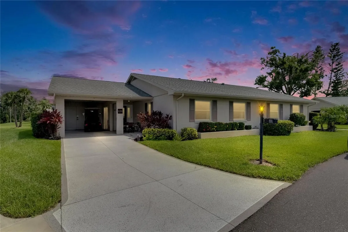 Property Slideshow image 1 of 41 | 123 glendower cir # 123, Sun City Center, FL, 33573
