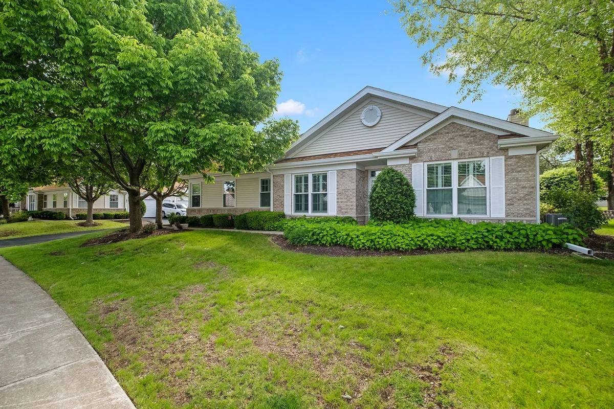 Property Slideshow image 1 of 24 | 21445 w douglas ln, Plainfield, IL, 60544