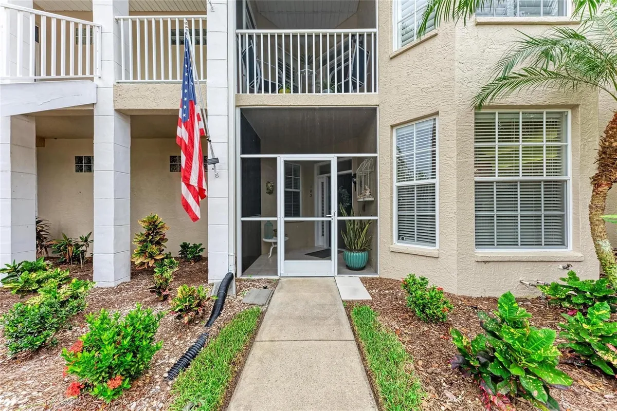 Property Slideshow image 1 of 43 | 119 woodbridge dr 103, Venice, FL, 34293