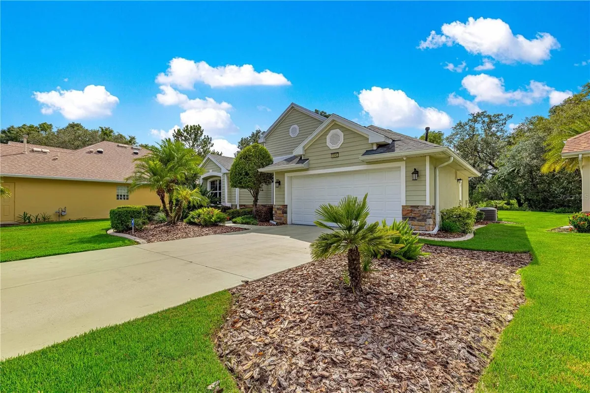Property Slideshow image 1 of 56 | 8045 waterbury way, Mount Dora, FL, 32757